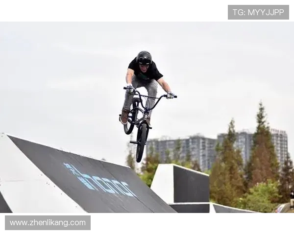 上海滑板队在极限运动联赛中以64分稳居积分榜首位